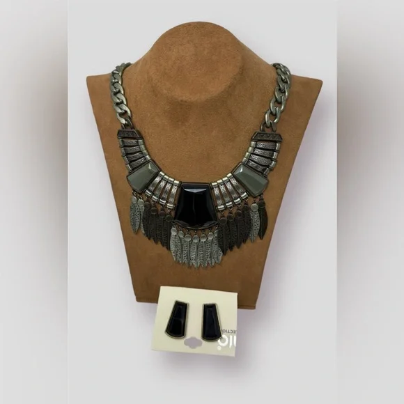 MESA VERDE STATEMENT NECKLACE & EARRING SET - Picture 2 of 11